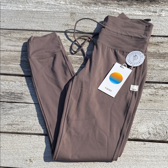 Vuori Daily Form Legging huckleberry size small NWT light - Picture 1 of 6